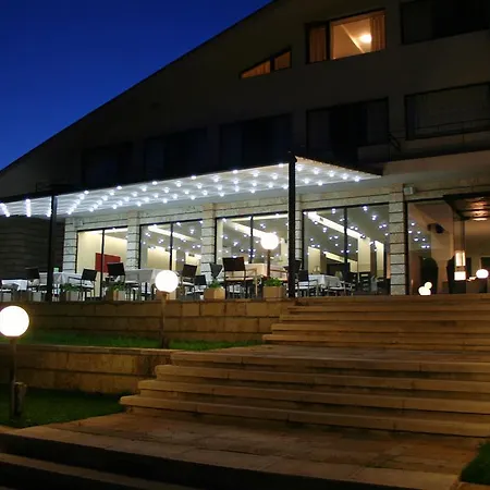 Paradise Hotel *