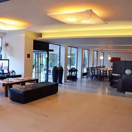 Paradise Hotel *